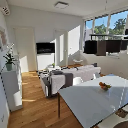Apartmaji Egis *